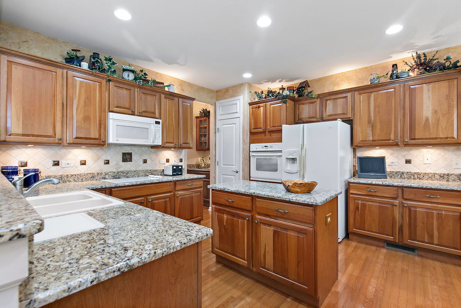 13048 Farm Hill Drive Property Photo 13