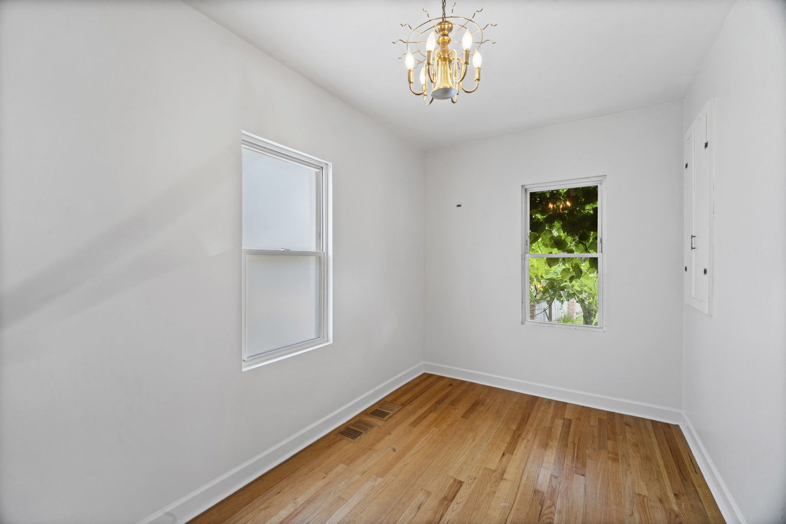 3239 N Osceola Avenue Property Photo 6