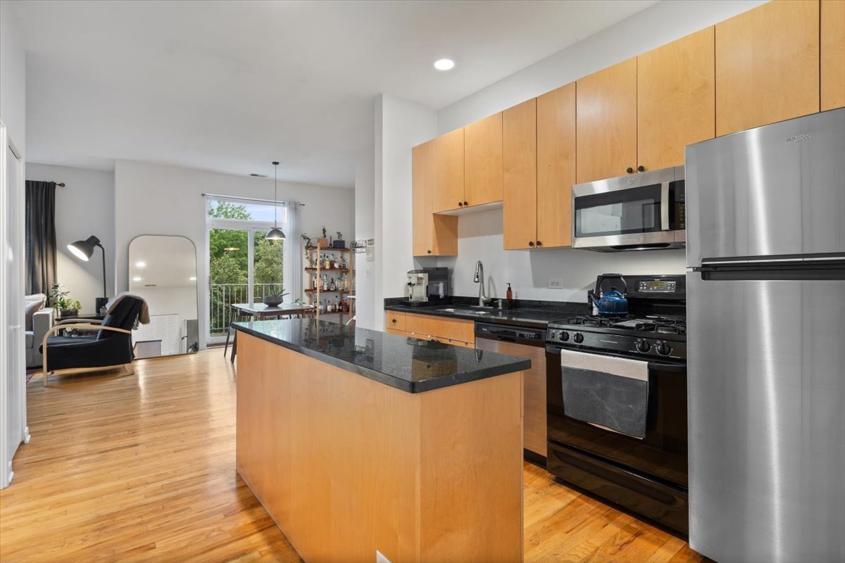 940 W Fry Street 3e Property Photo 9