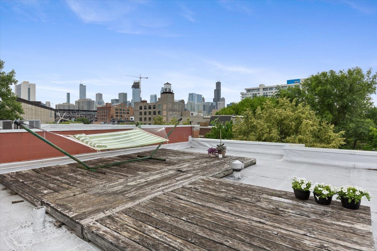 940 W Fry Street 3e Property Photo 17