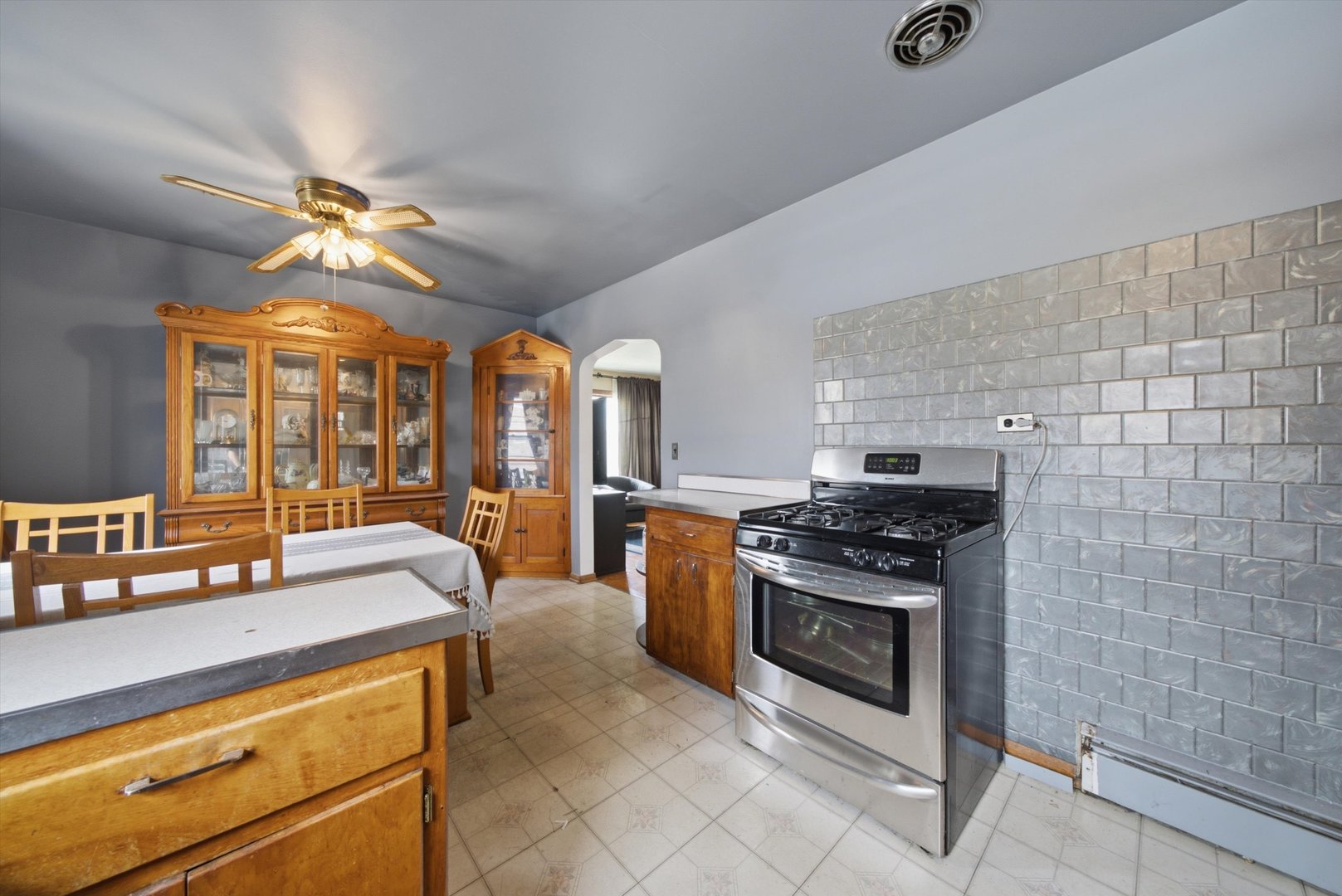 6525 W Belmont Avenue Property Photo 14