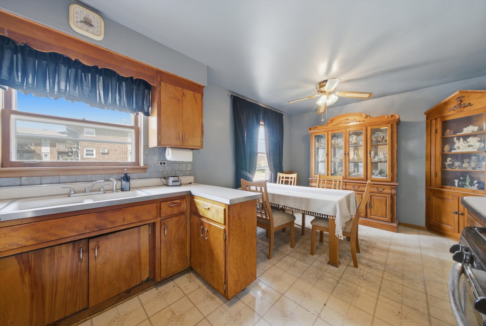 6525 W Belmont Avenue Property Photo 15