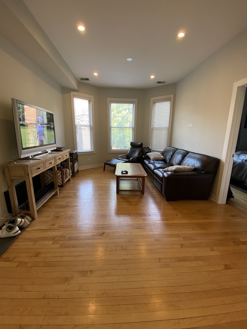 2778 N Kenmore Avenue 3 Property Photo 7