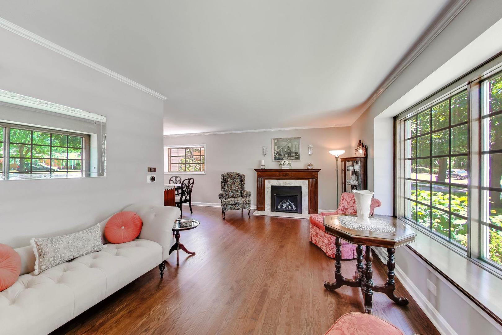 623 S Arlington Heights Road Property Photo 4