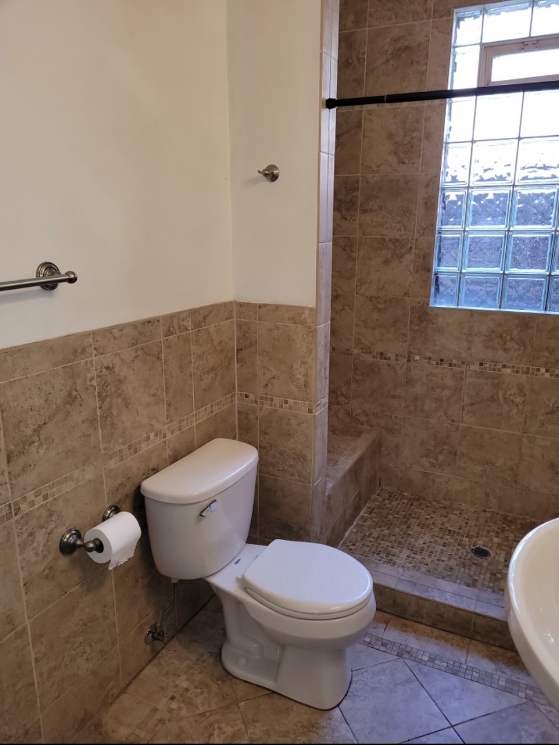 2350 W Grand Avenue Property Photo 4