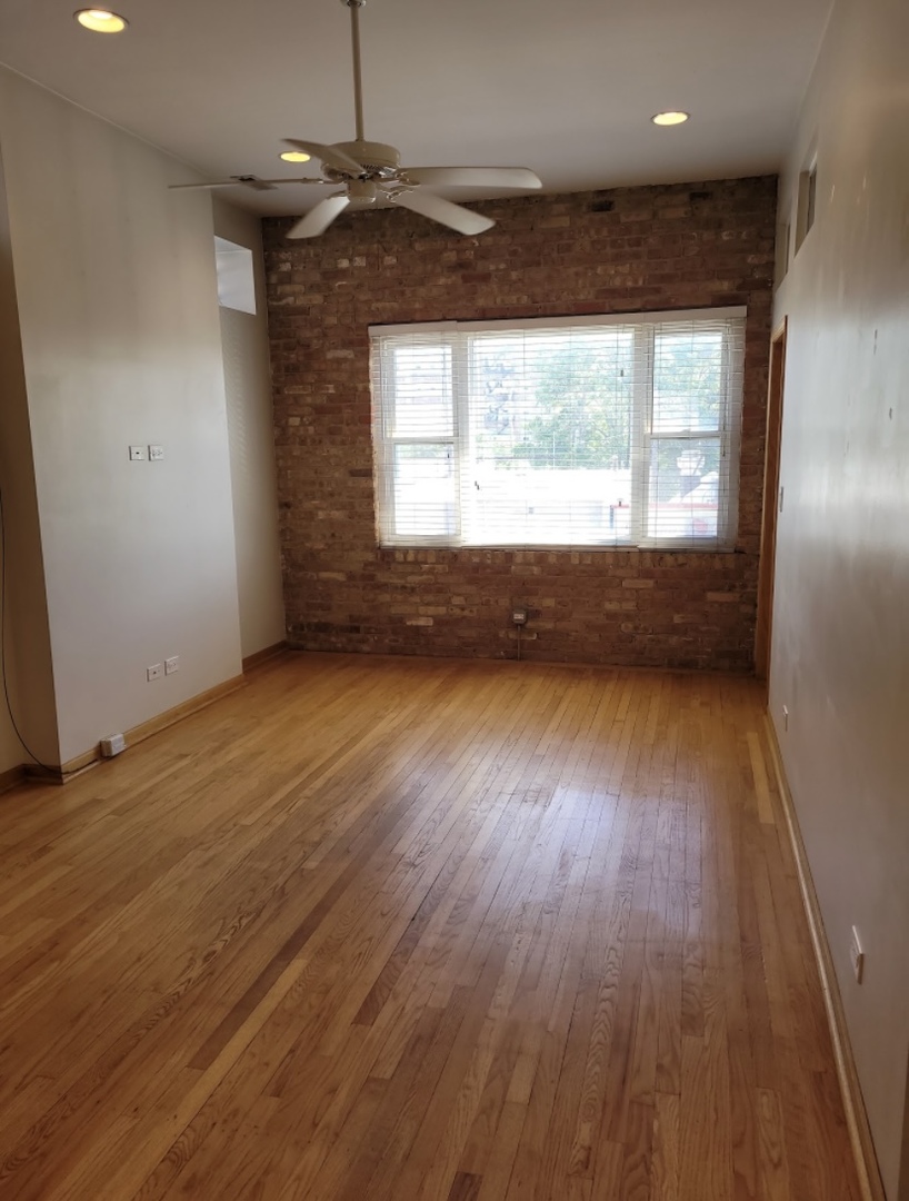 2350 W Grand Avenue Property Photo 8