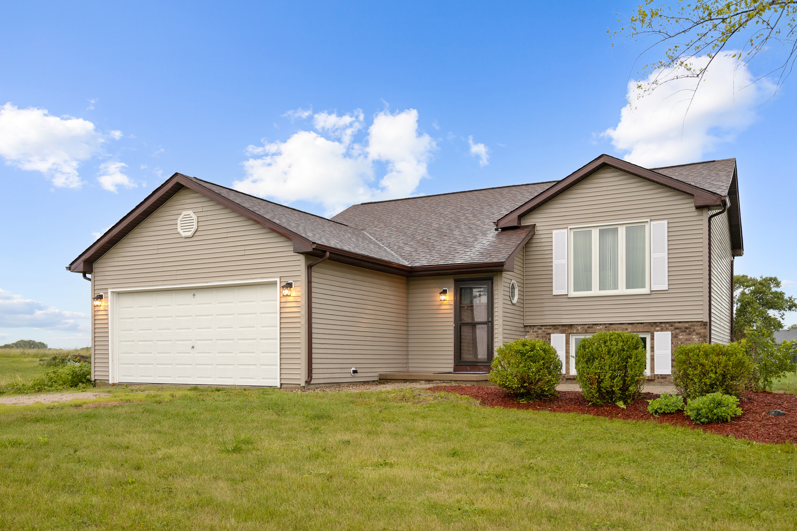 3765 N Il State Route 71 Property Photo 1