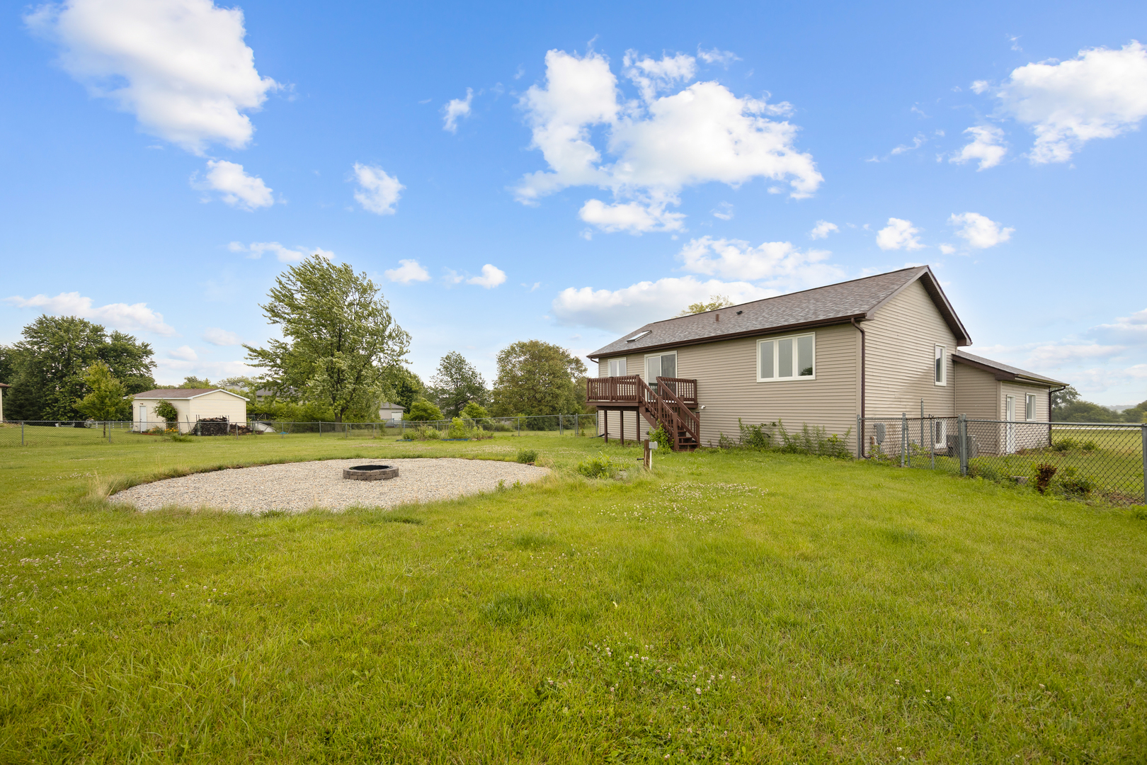 3765 N Il State Route 71 Property Photo 23