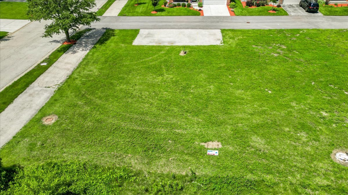 2072 Waters Edge Drive Property Photo 6