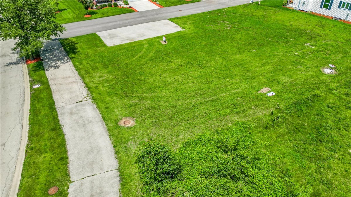 2072 Waters Edge Drive Property Photo 7