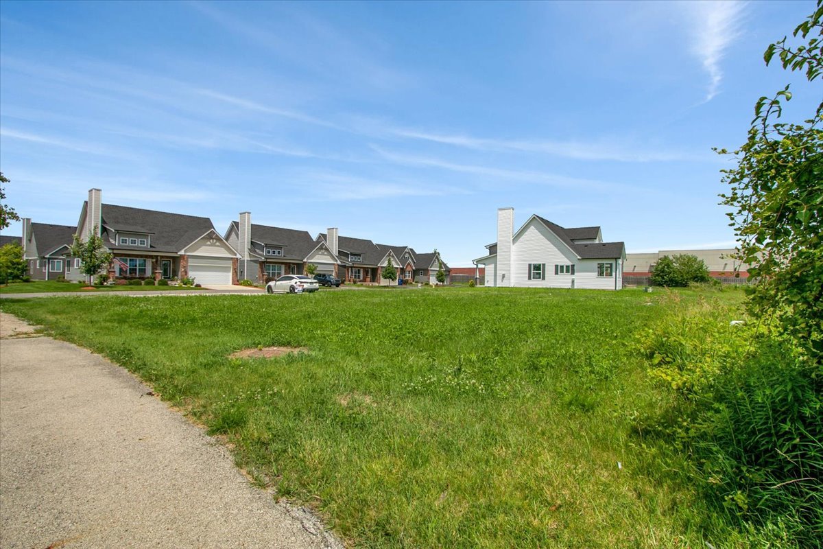 2072 Waters Edge Drive Property Photo 10