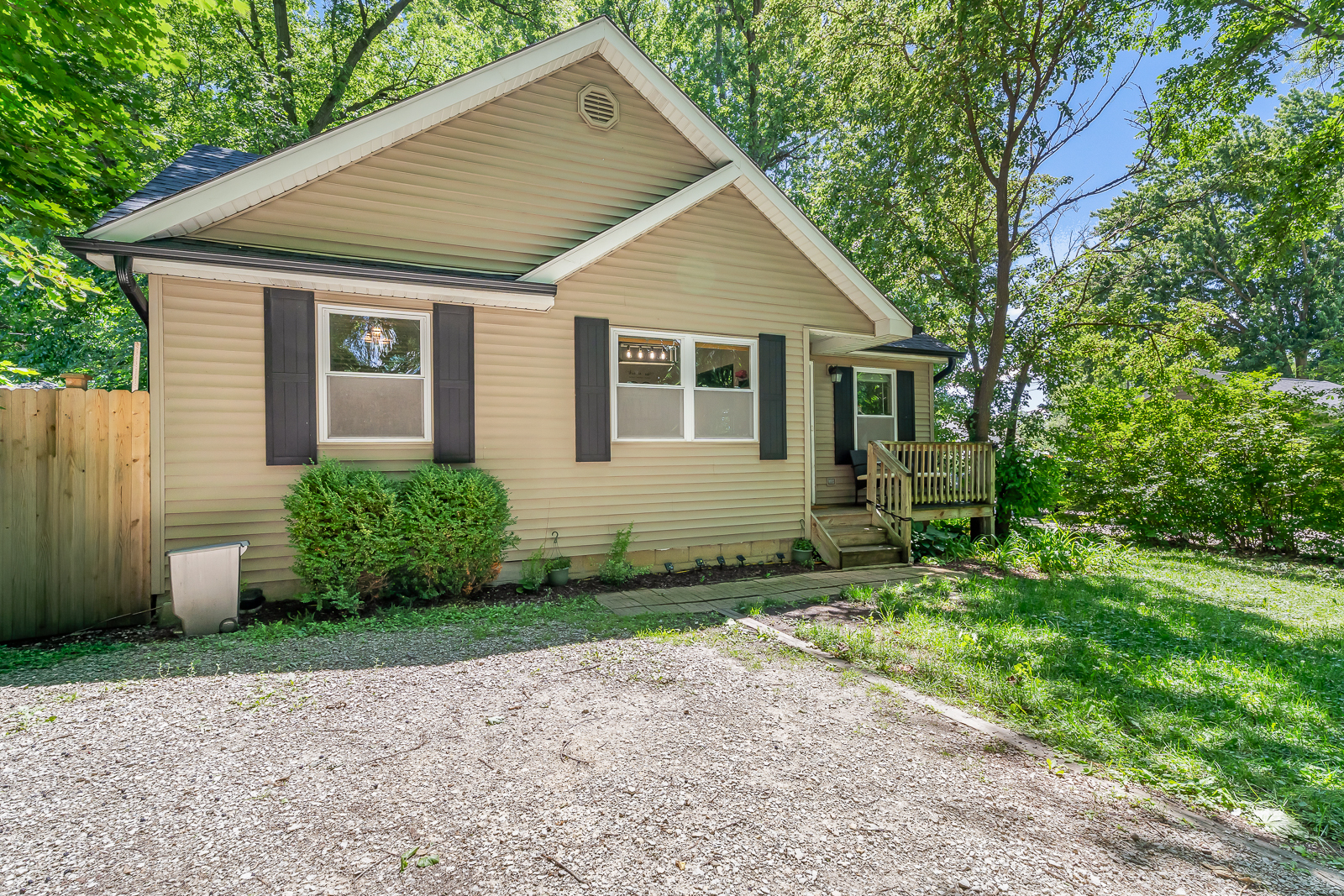 926 S Cedar Road Property Photo 1