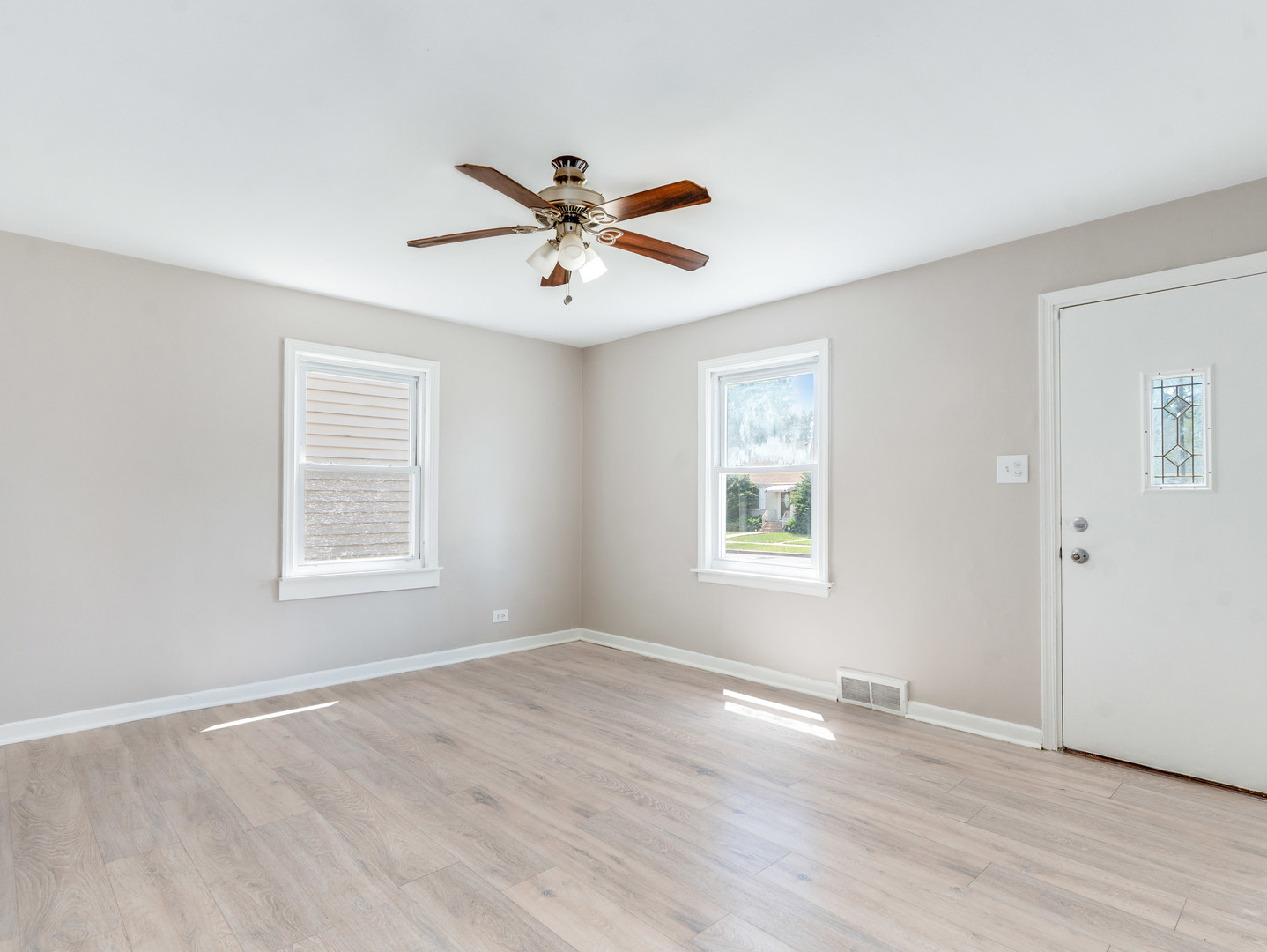12241 S May Street Property Photo 3