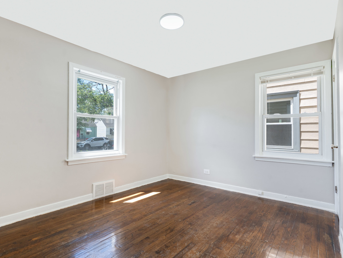 12241 S May Street Property Photo 8