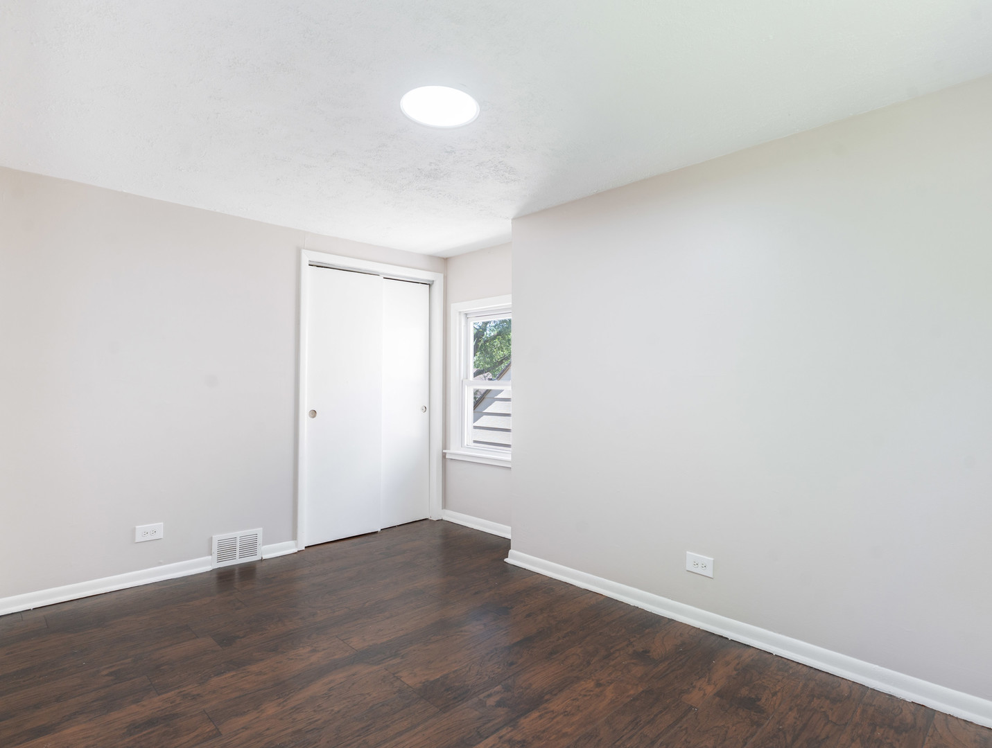 12241 S May Street Property Photo 10