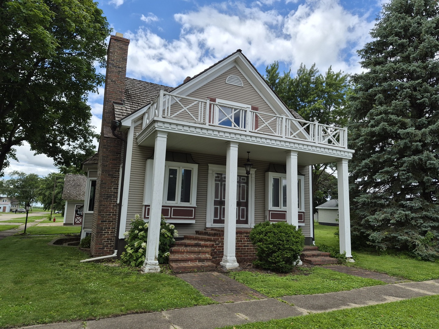 304 N Central Avenue Property Photo 1