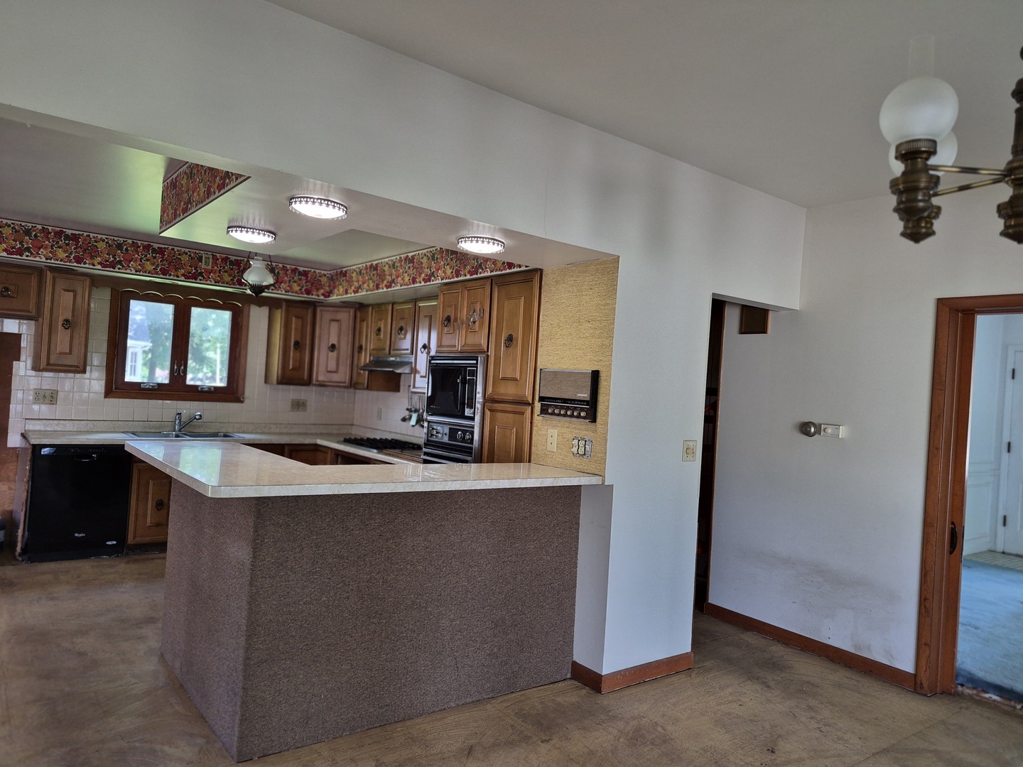 304 N Central Avenue Property Photo 3