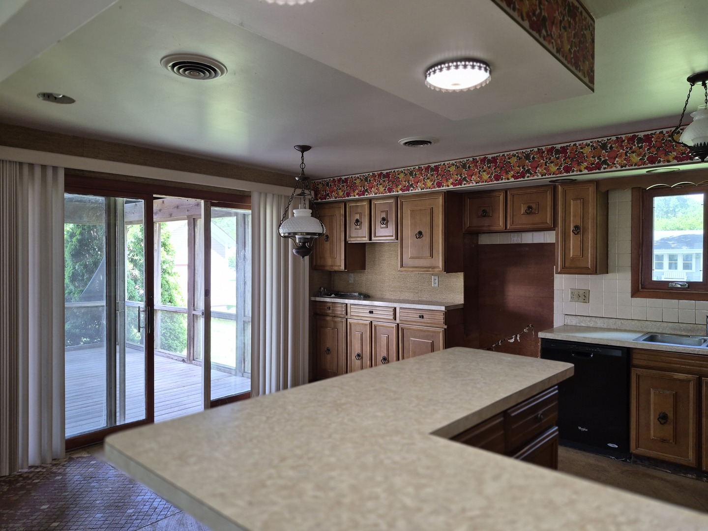 304 N Central Avenue Property Photo 4