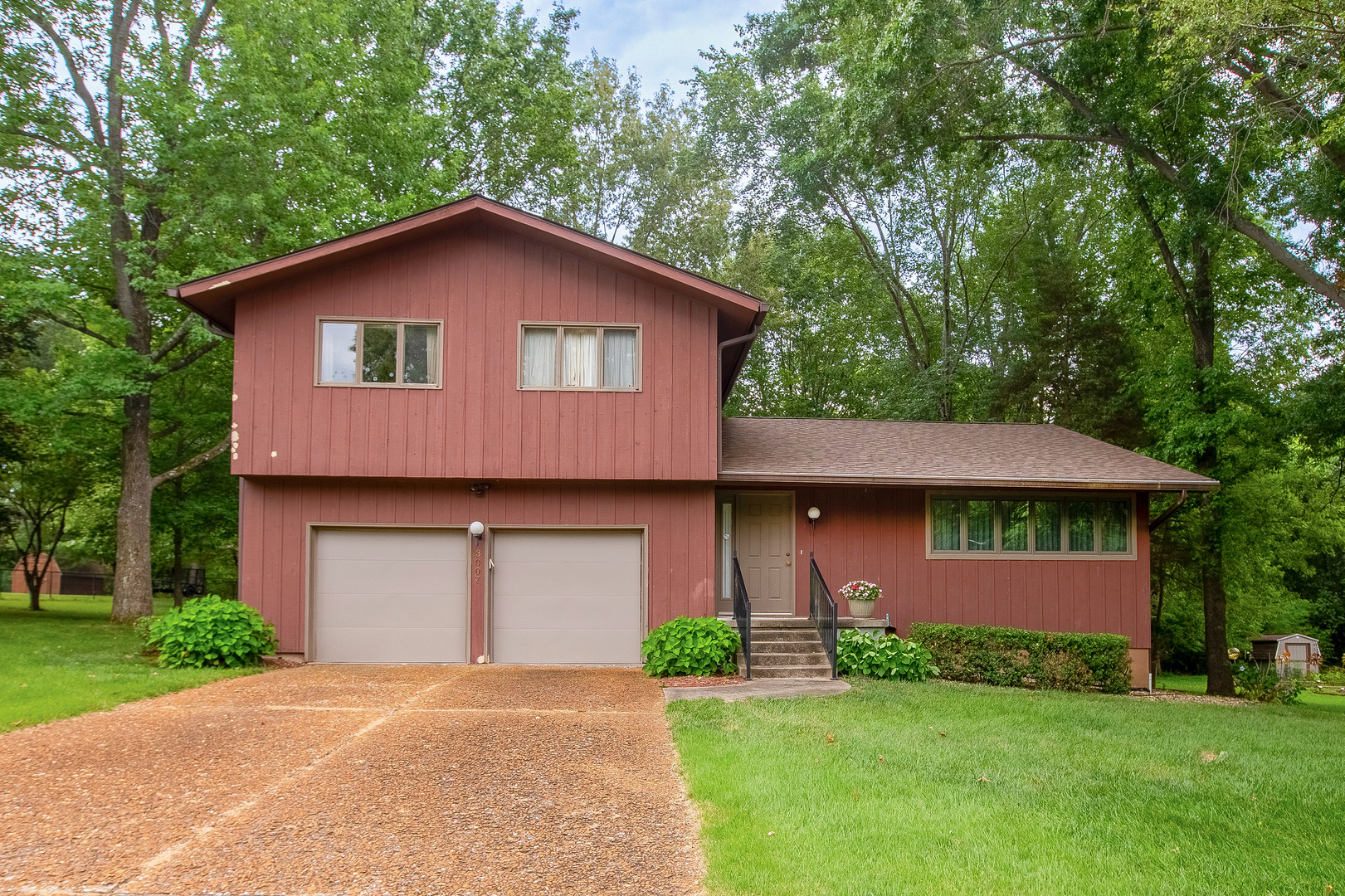 3007 W Kent Drive Property Photo 1