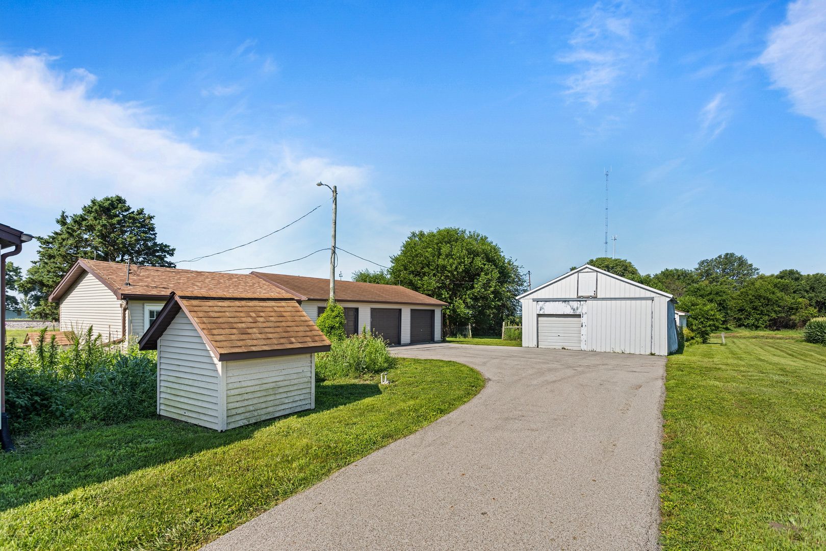 3511 N Rising Road Property Photo 4