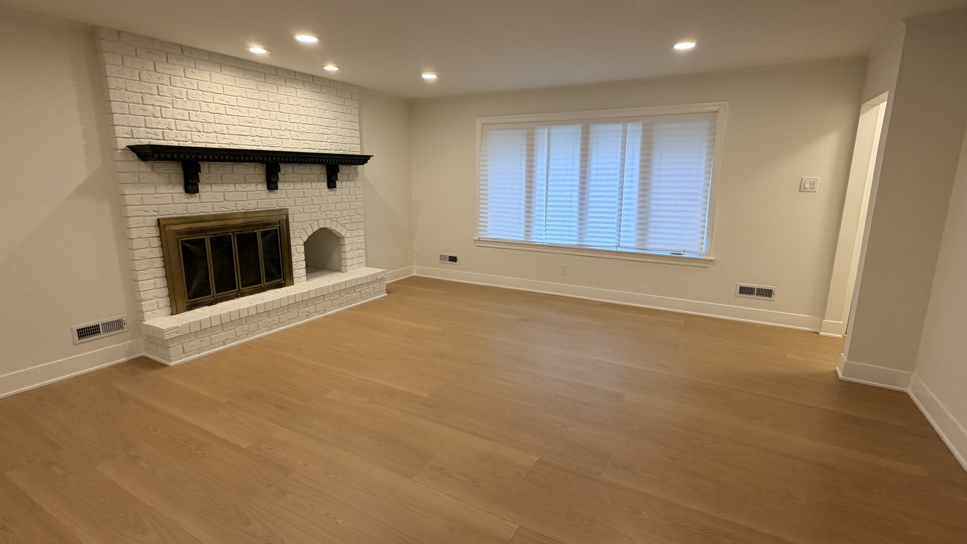 16067 School Street Property Photo 4