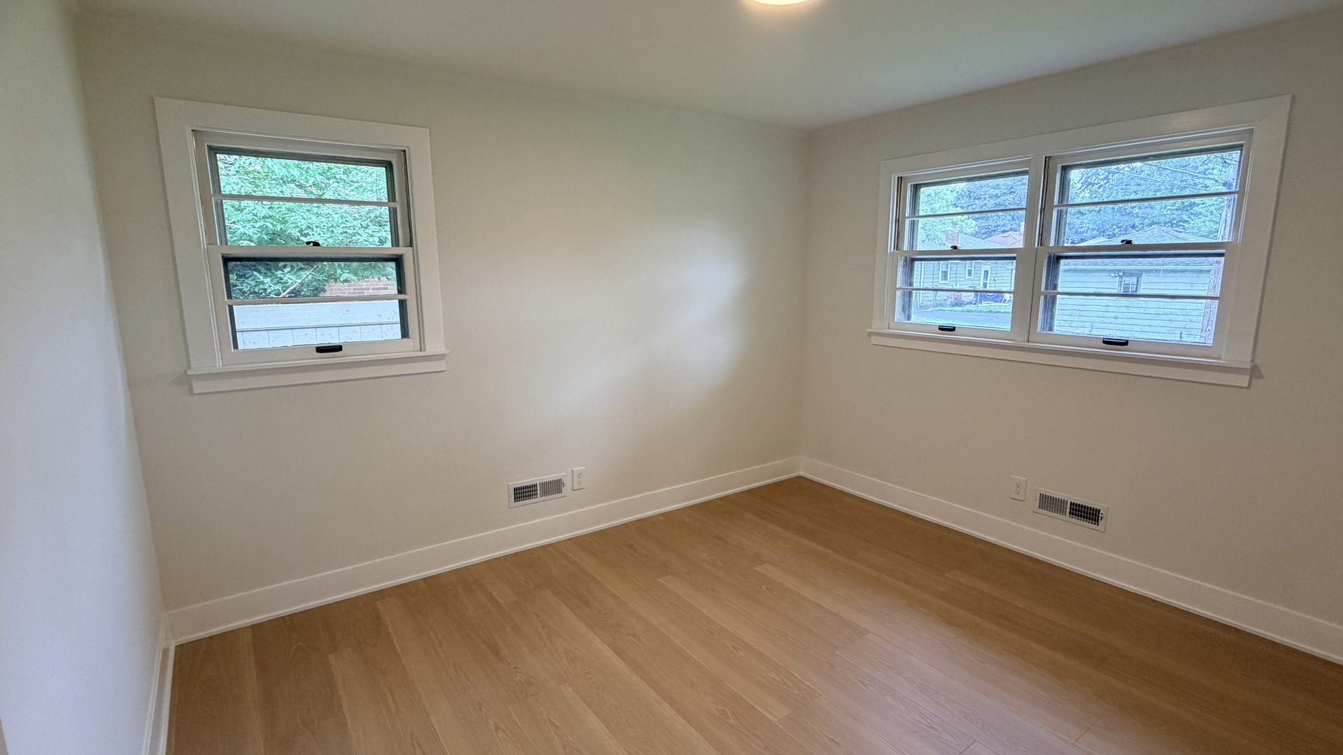 16067 School Street Property Photo 7