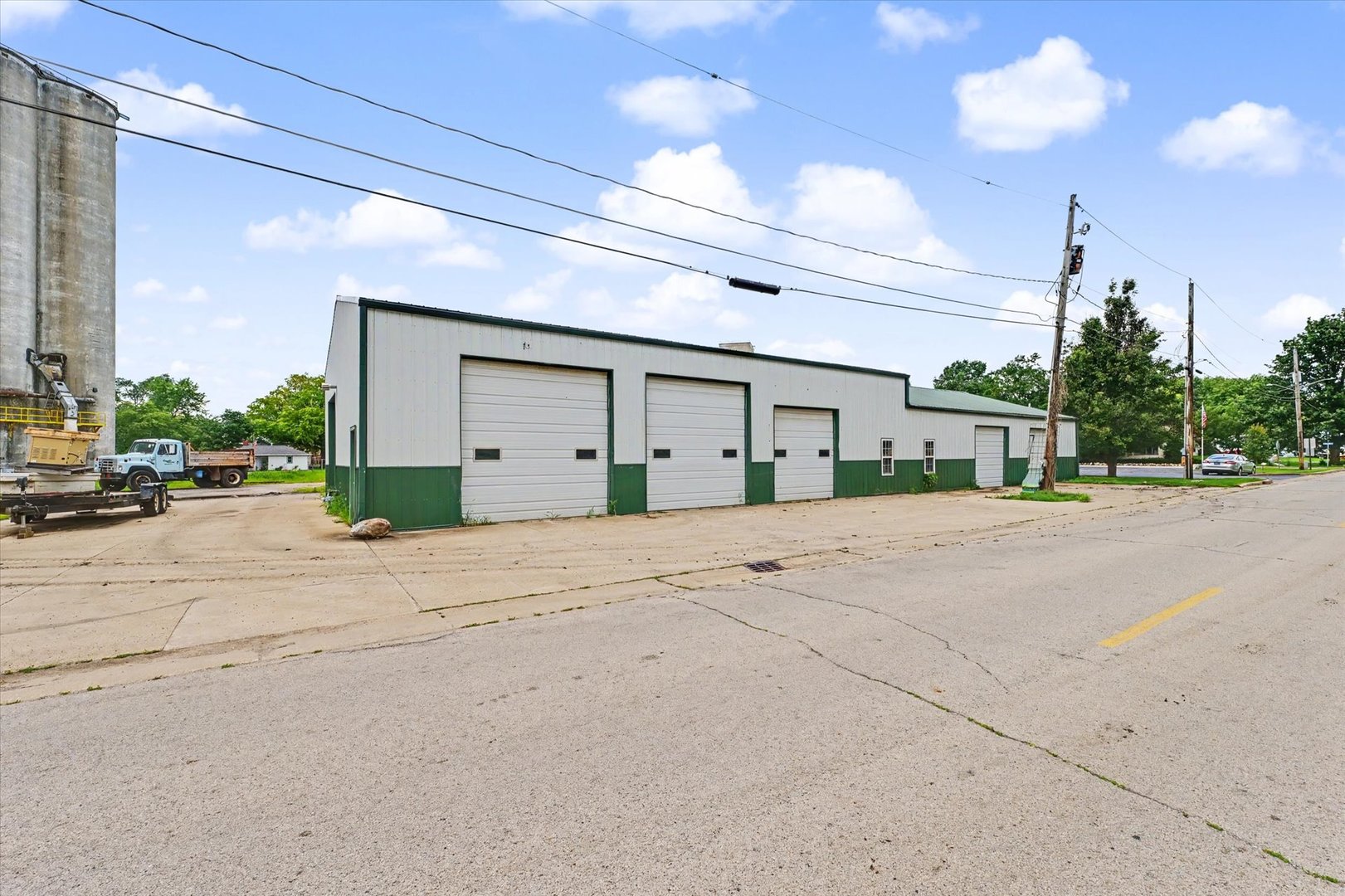 809 N Main Street Property Photo 5