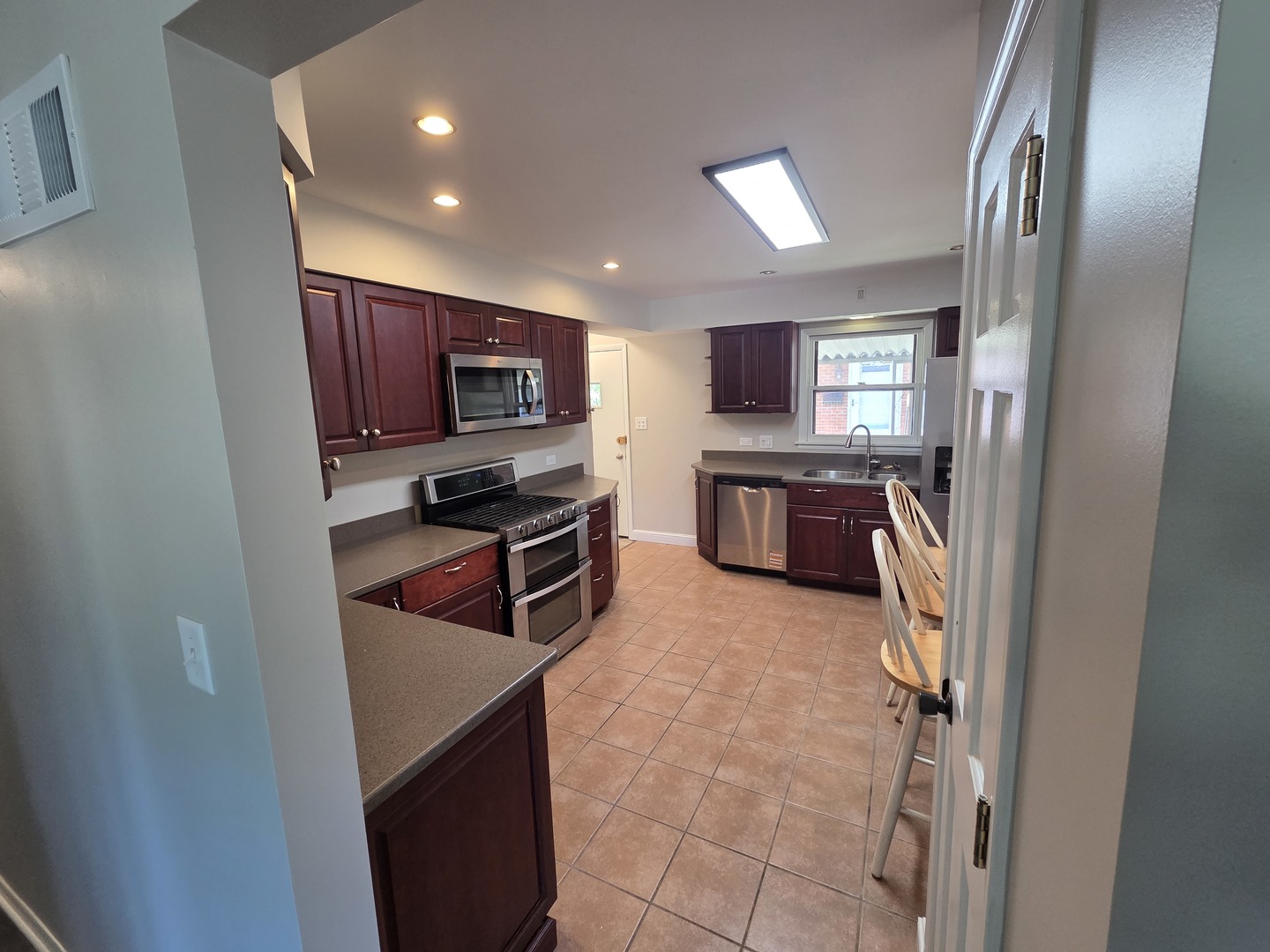 668 Lee Drive Property Photo 7