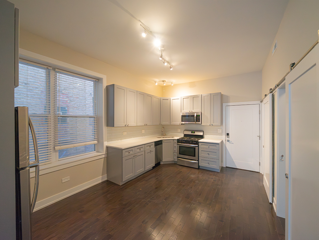 1246 N Artesian Avenue Property Photo 3