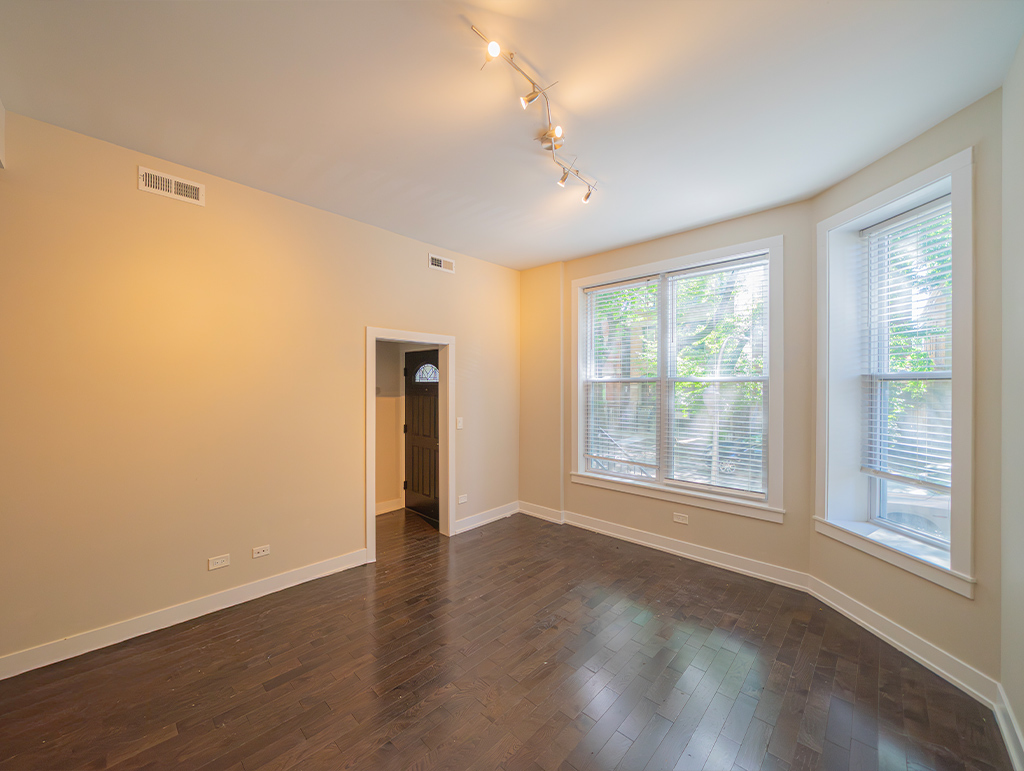 1246 N Artesian Avenue Property Photo 4