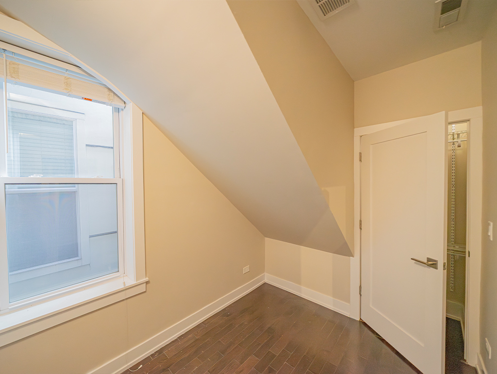 1246 N Artesian Avenue Property Photo 7
