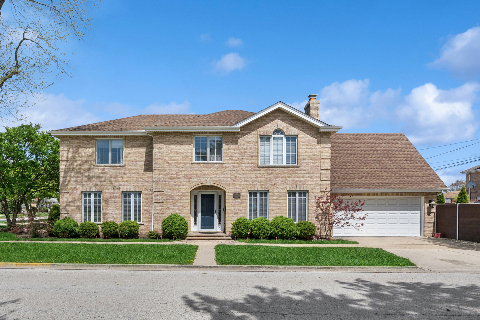 4647 N Thatcher Avenue Property Photo 1