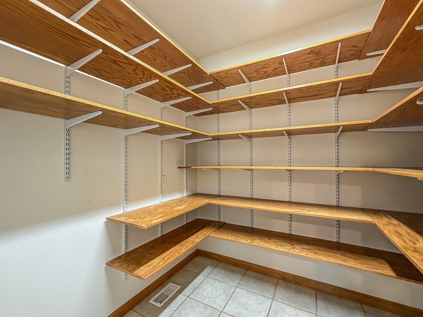 2903 Wynstone Drive Property Photo 14
