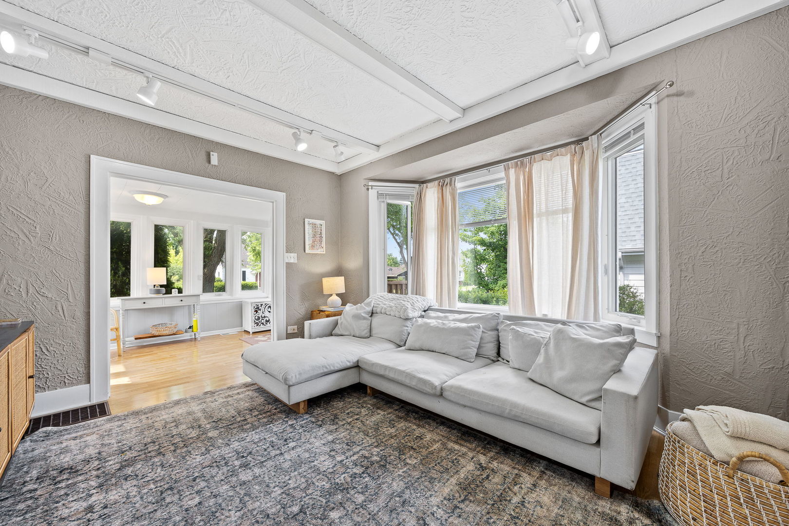 548 Prairie Avenue Property Photo 4