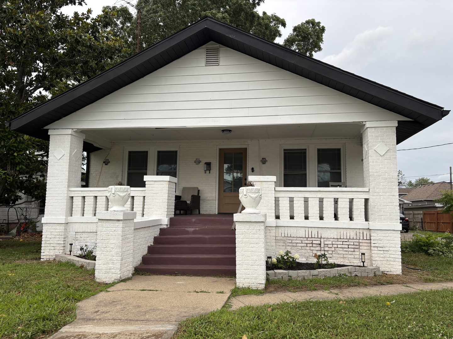 305 W Ray Avenue Property Photo 1