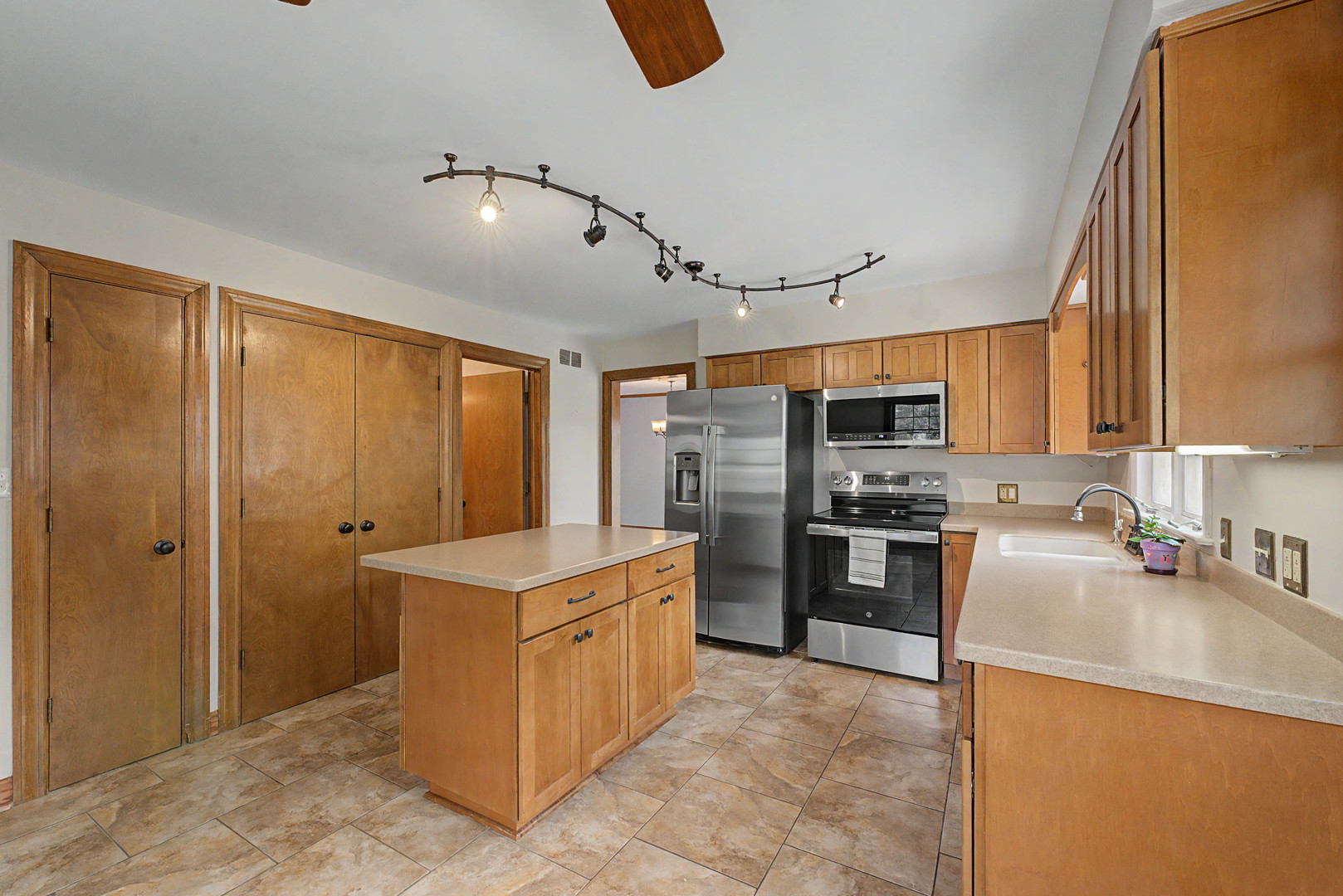 715 N Green Street Property Photo 13