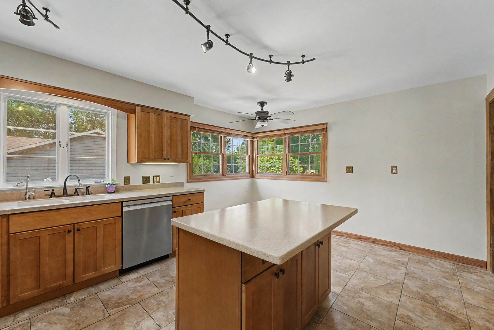 715 N Green Street Property Photo 14