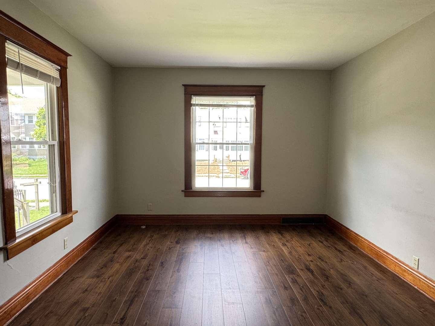 1721 W 16th Street Property Photo 4