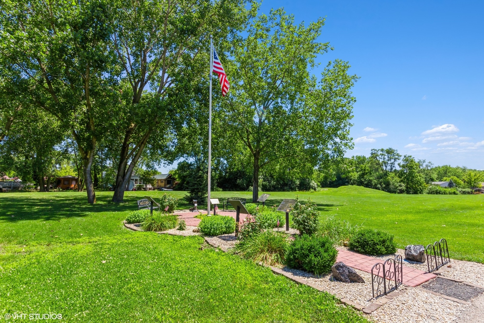 99 Lakeshore Drive Property Photo 26