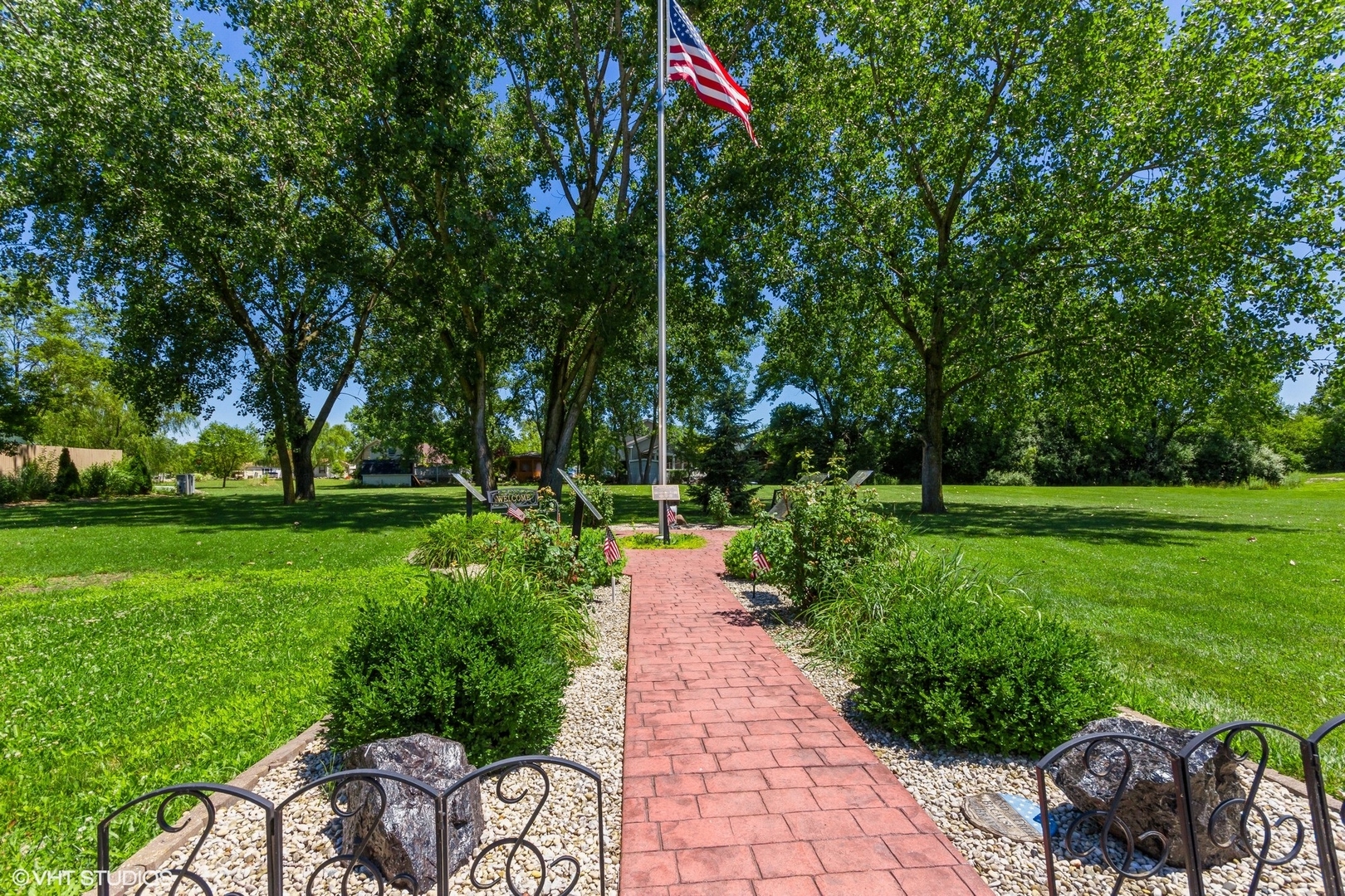 99 Lakeshore Drive Property Photo 27