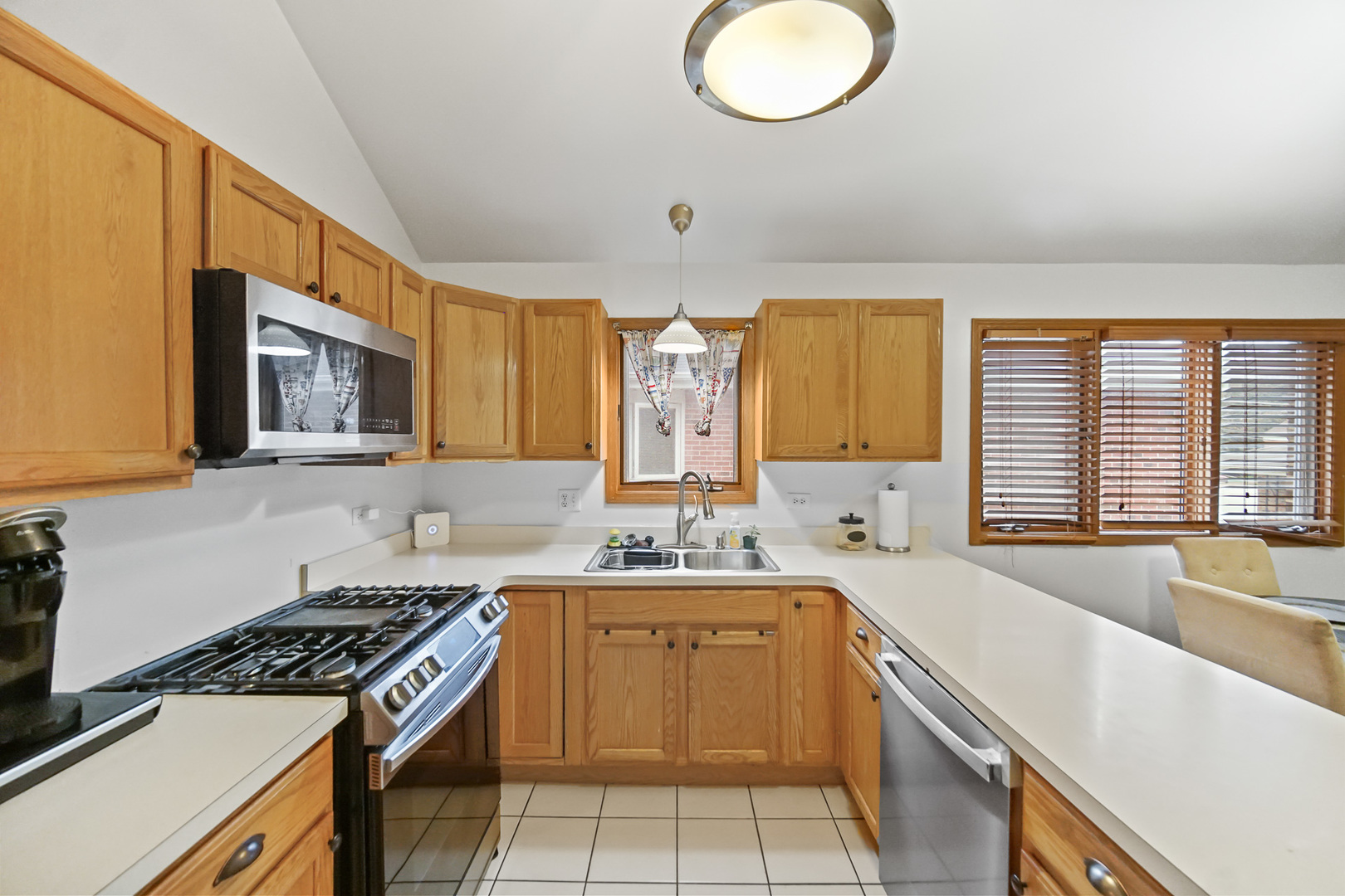 8850 S Mozart Avenue Property Photo 6