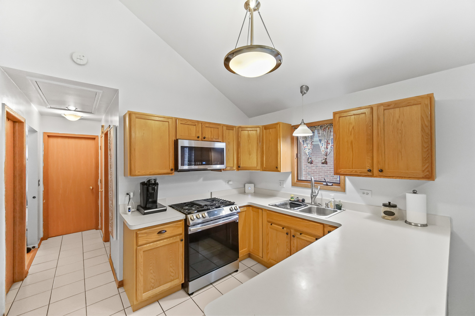 8850 S Mozart Avenue Property Photo 7