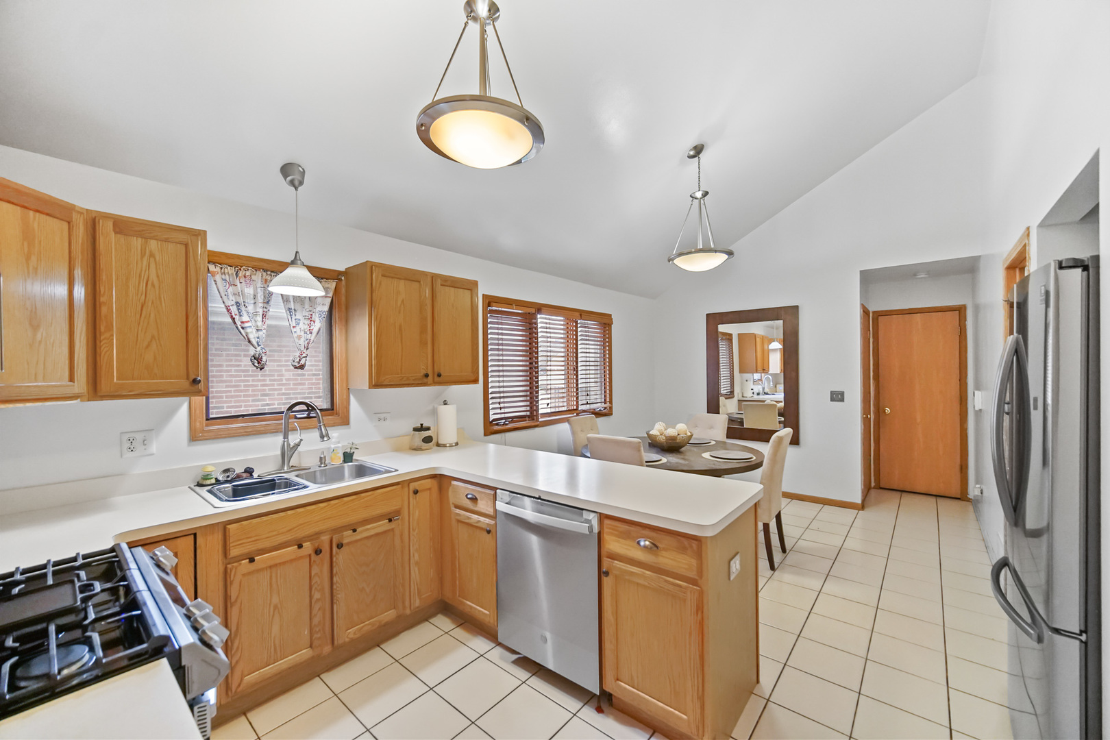 8850 S Mozart Avenue Property Photo 8