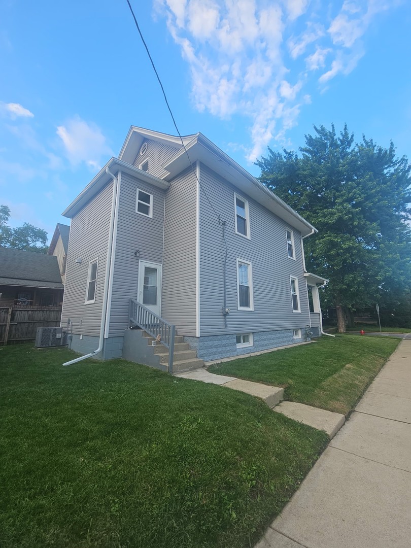 583 S Lasalle Avenue Property Photo 6