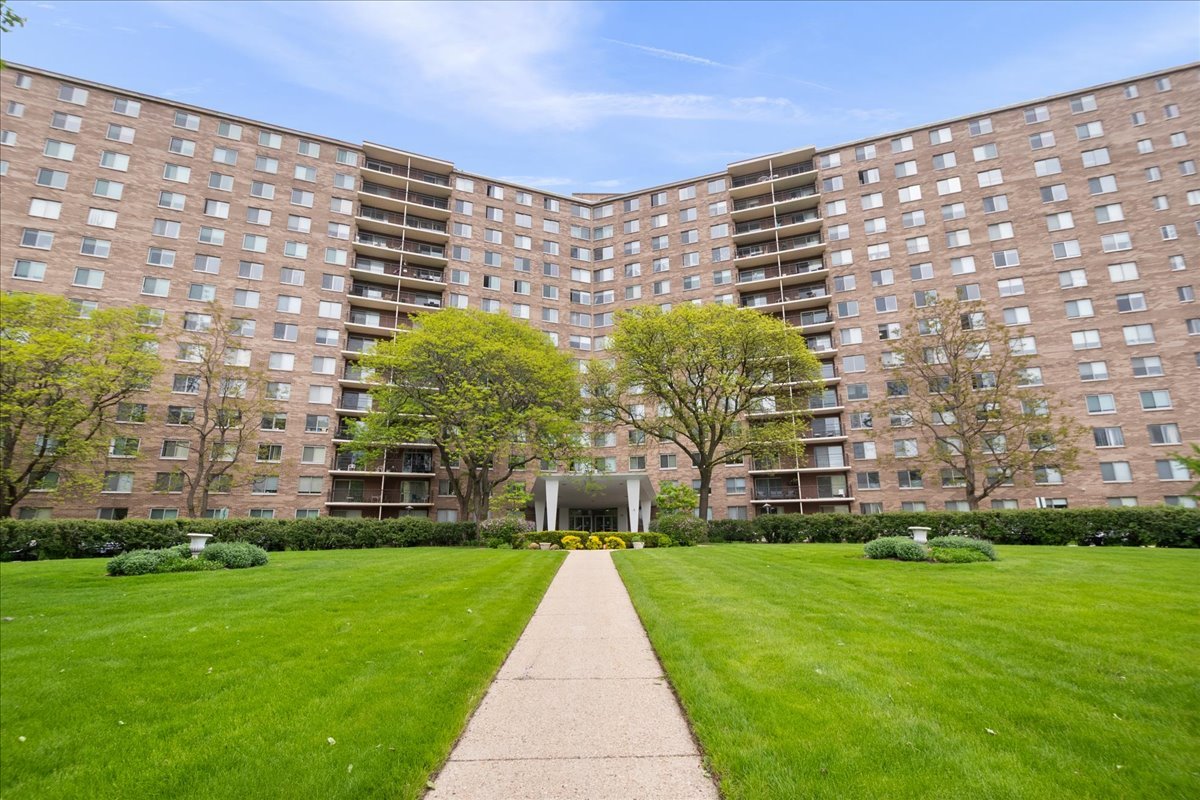 7141 N Kedzie Avenue 601 Property Photo 1