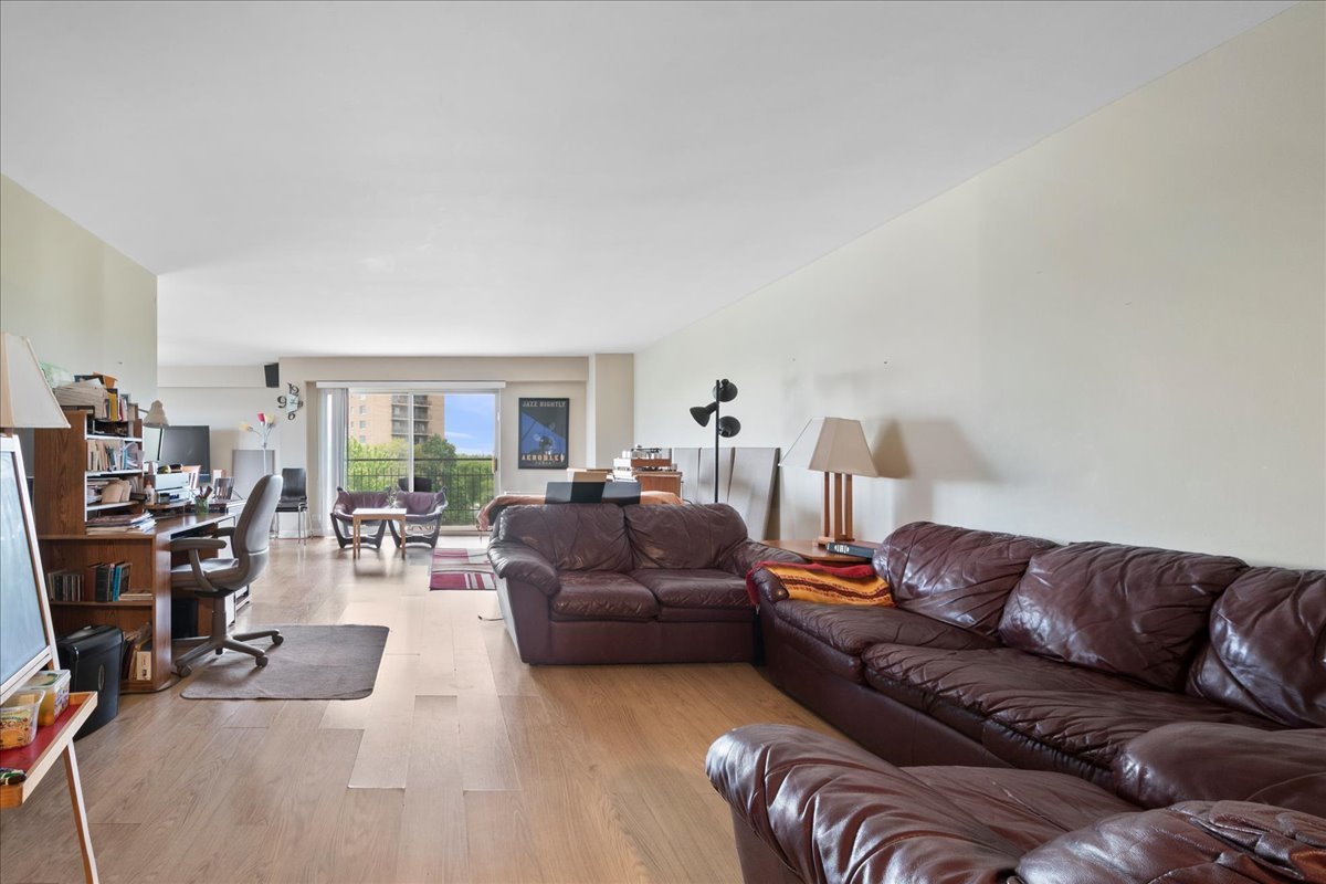 7141 N Kedzie Avenue 601 Property Photo 3