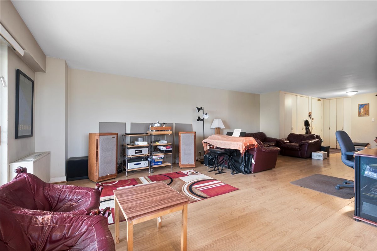 7141 N Kedzie Avenue 601 Property Photo 4