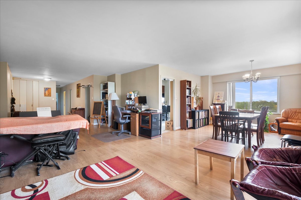 7141 N Kedzie Avenue 601 Property Photo 5