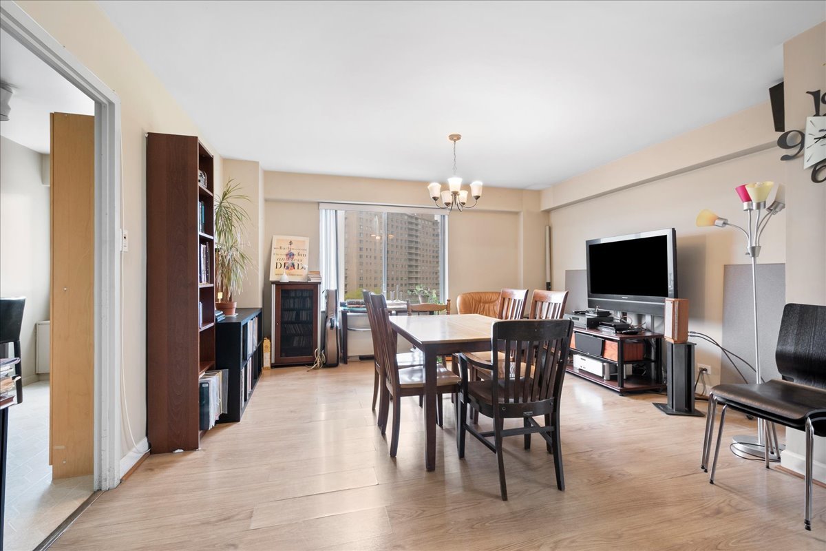 7141 N Kedzie Avenue 601 Property Photo 6