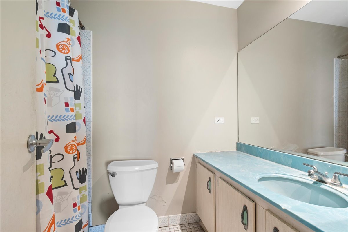 7141 N Kedzie Avenue 601 Property Photo 11
